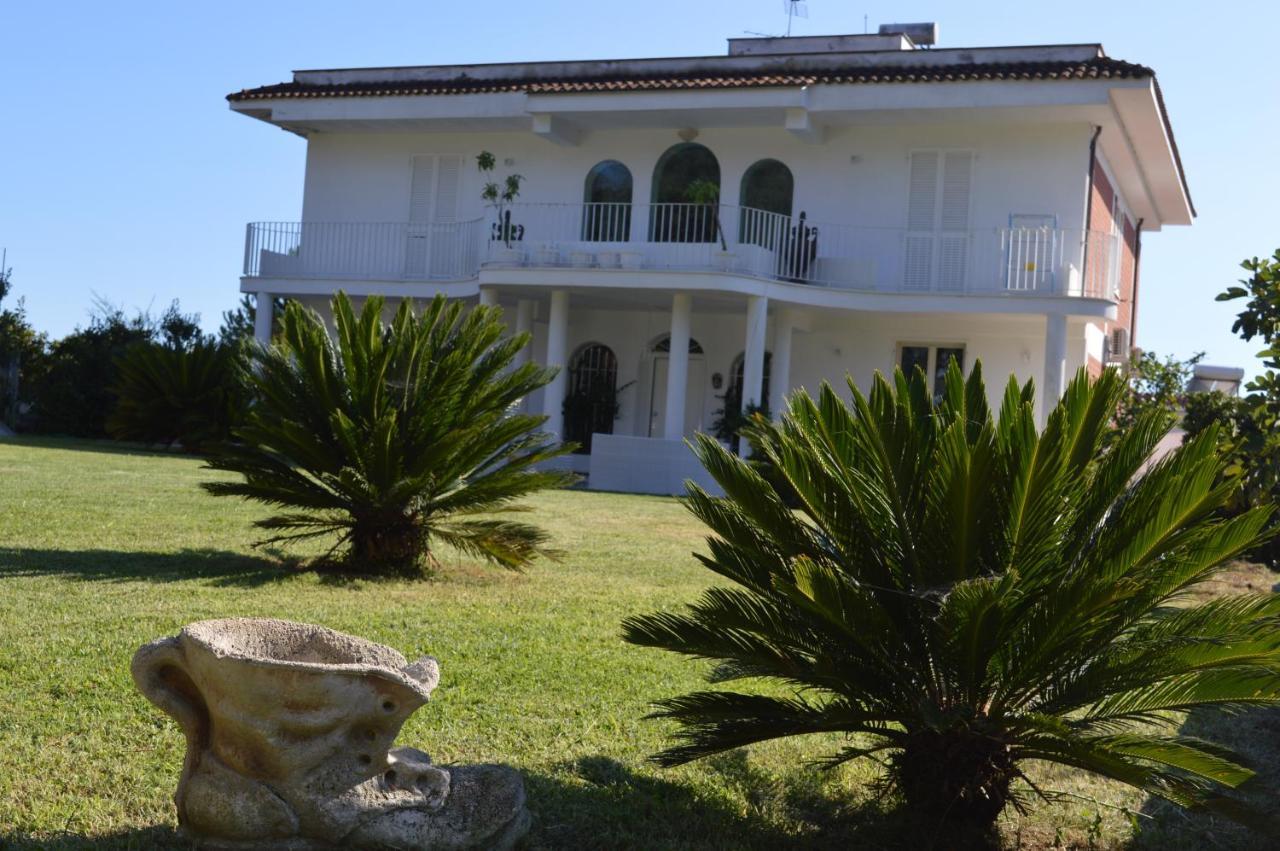 Casa Blanca B&B Latina Exteriör bild